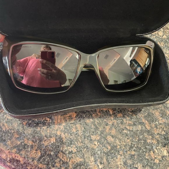 Chanel butterfly sunglasses - Picture 2 of 13